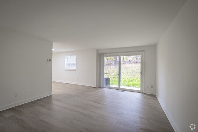 2BR, 1BA-723SF - Bristol - Living Room