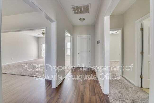 Photo - 307 Koweta Way