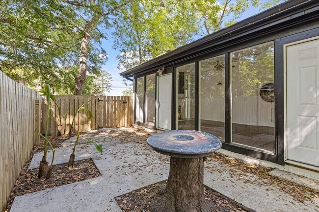 Photo - Beautifully Renovated 5 Bedroom House