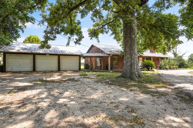 Building Photo - 700 Anderson Rd Rental