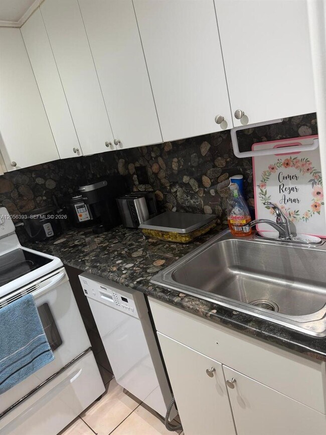 4713 NW 7th St Unit 306-1