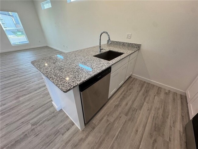 Photo - 910 Massachusetts Ave