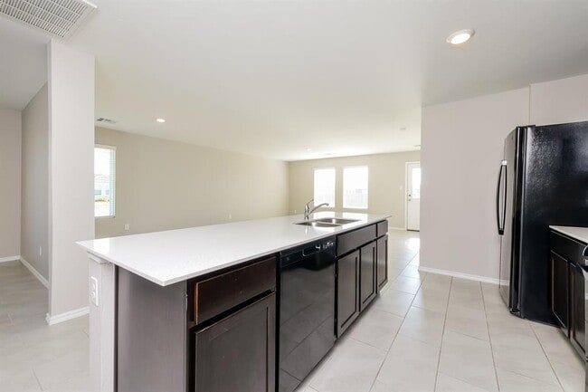 Photo - 2200 Bleecker St