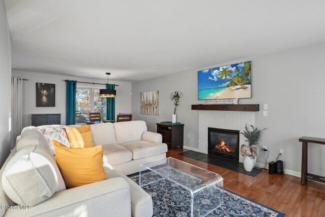 Photo - 8 Backstretch Ct