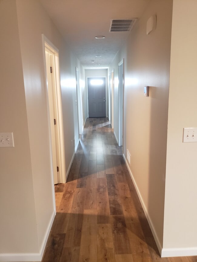 Photo - 811 G Avenue Pl