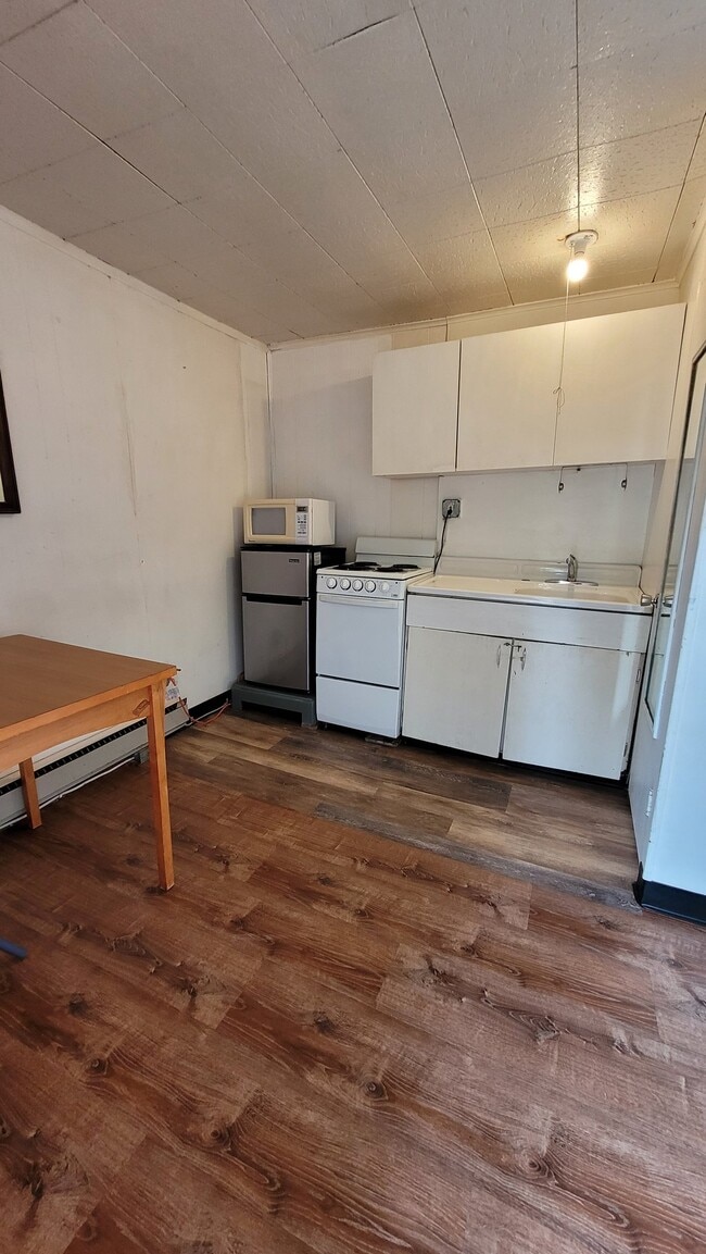 Photo - 1128 Hess Ave Unit $