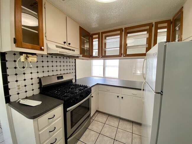 Photo - 30th-407 E Unit B