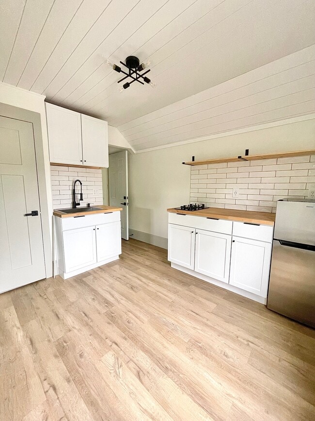 Photo - 621 Duplex Unit 3
