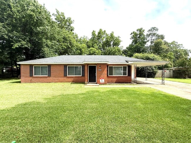 Building Photo - **4 Bed 2 Bath located in Morningview **Call (334-366-9198 for a self showing)