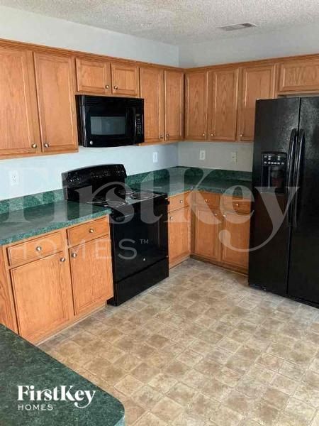 Photo - 50 Oakbrook Ln