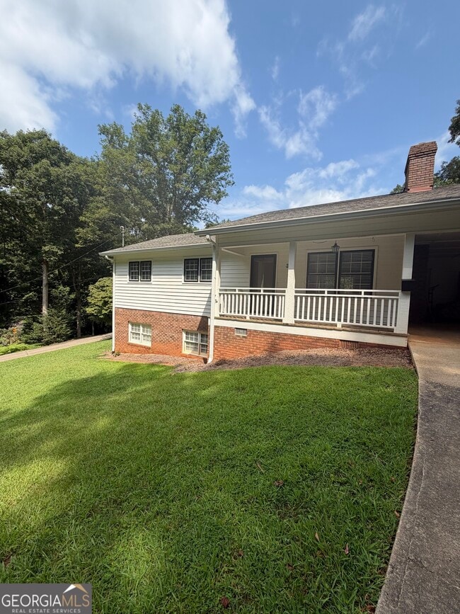 Building Photo - 402 Skyline Dr
