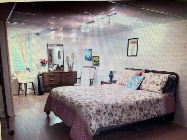 Photo - 5923 Angling Rd Unit Furnished Angling Rental