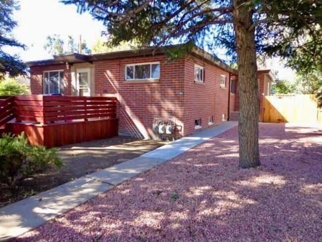 Building Photo - 2021 Irving St Rental