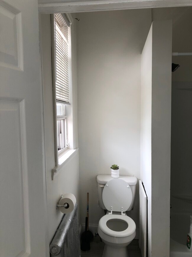 Bathroom - 6655 Haddington Ln Unit 2F