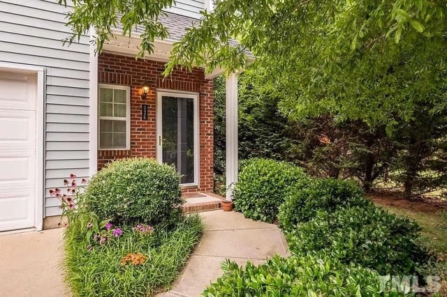 Building Photo - 245 Plaza Dr