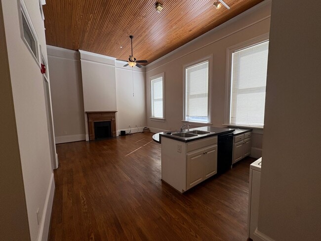 Photo - 490 Poplar St Unit 202