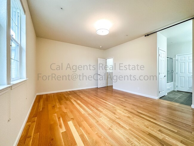 Photo - 2404 Maritime Way