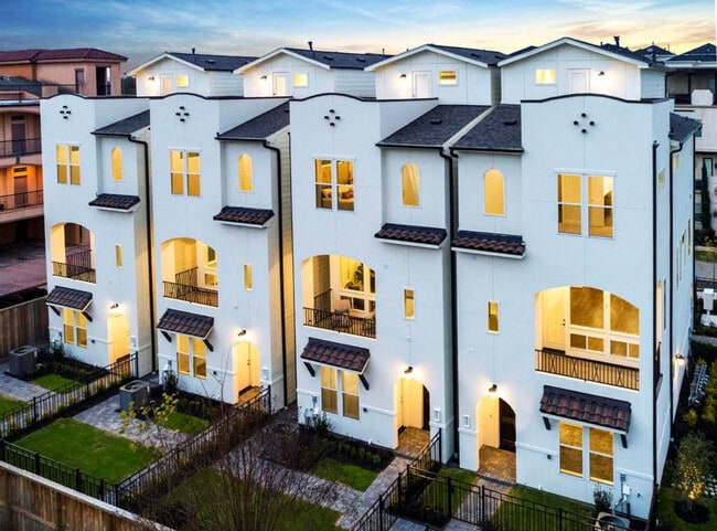 Photo - 727 Leverkuhn St