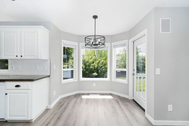 Photo - Stunning 4 bedroom, 2.5 bathroom home!! Must See!!