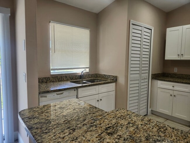 Photo - 217-219 Hightower Ave S