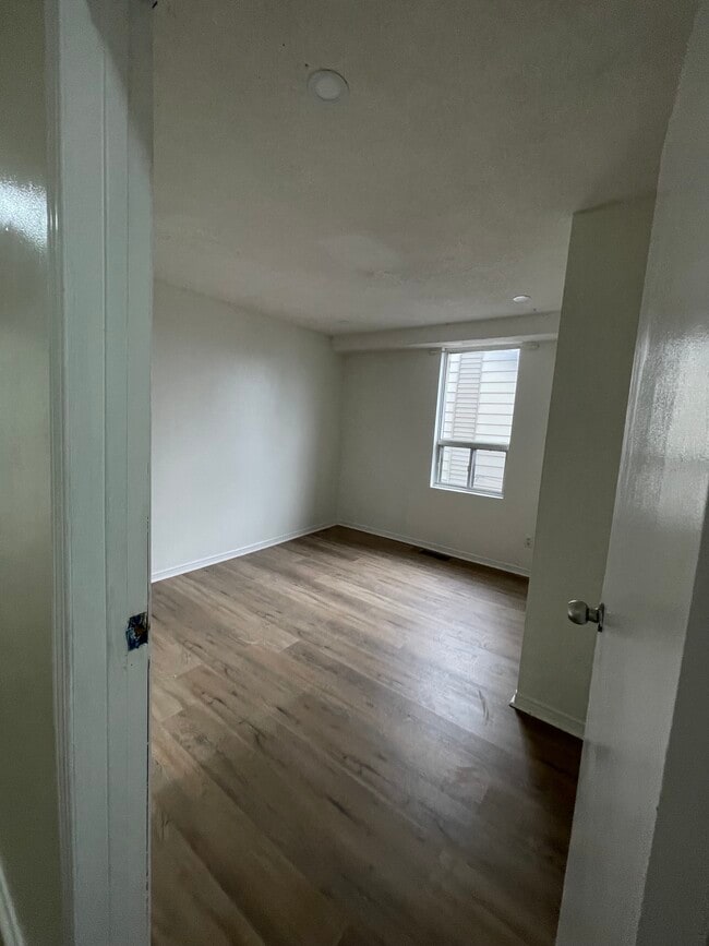 Photo - 700 Brock Av Unit Private Bedroom