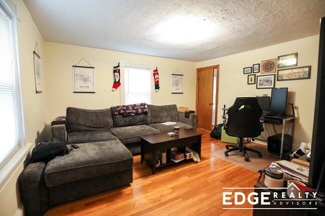 Photo - 2 Oneil Pl Unit 2