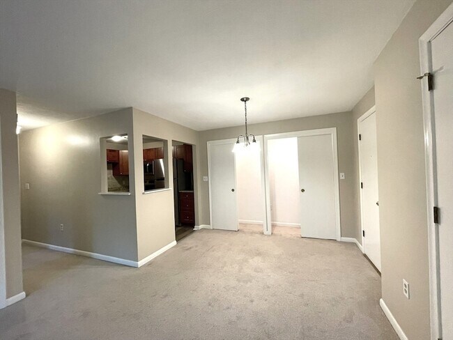 Photo - 1323 Worcester Rd Unidad E7 Rental