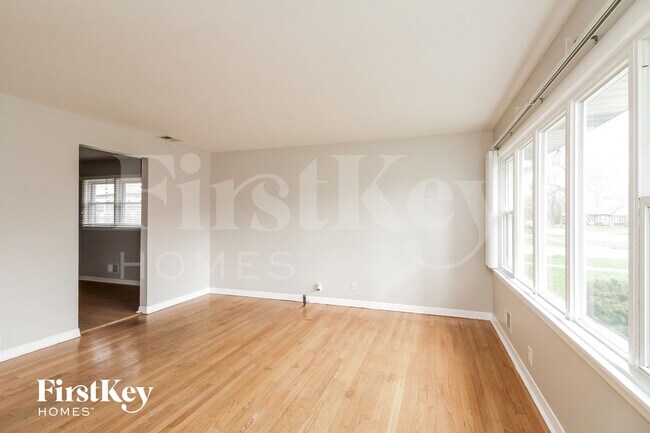 Photo - 8840 Sproat Ave