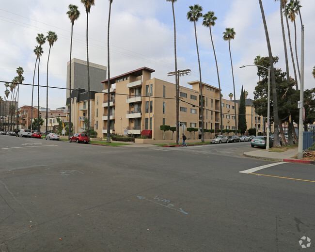 Building Photo - 501 S Kenmore Ave Rental