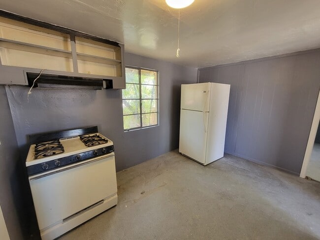 Photo - 461 W Thurber Rd