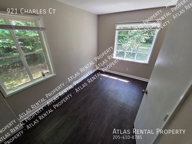 Photo - 921 Charles Ct