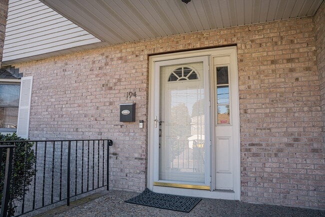 Photo - 194 Linwood Ave