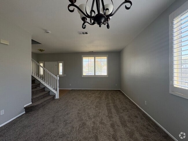 Building Photo - 4 Bedroom with NEW Carpet & Paint Rental