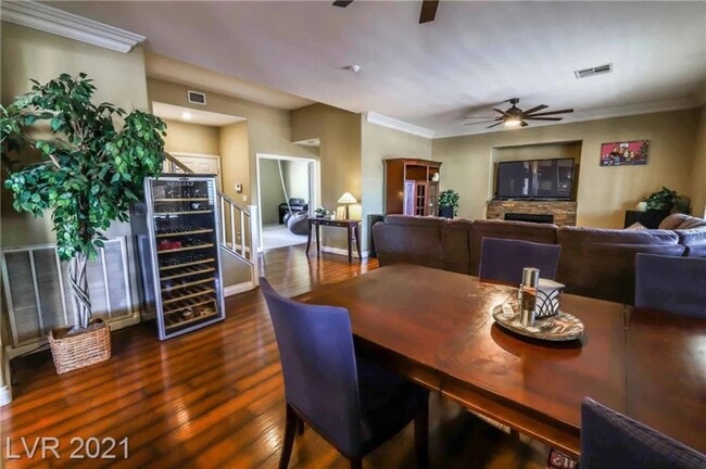 Photo - 2521 Stanwood Ave