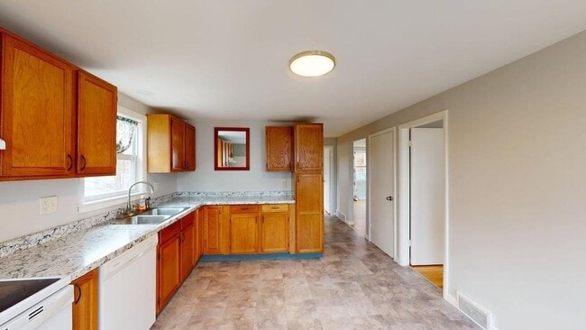 Photo - 97 Linton St