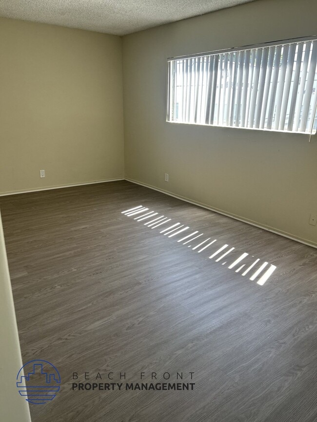 Photo - 6214 Victoria Blvd.