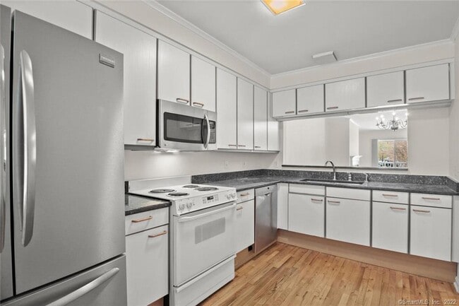 Photo - 51 Forest Ave Unit APT 19