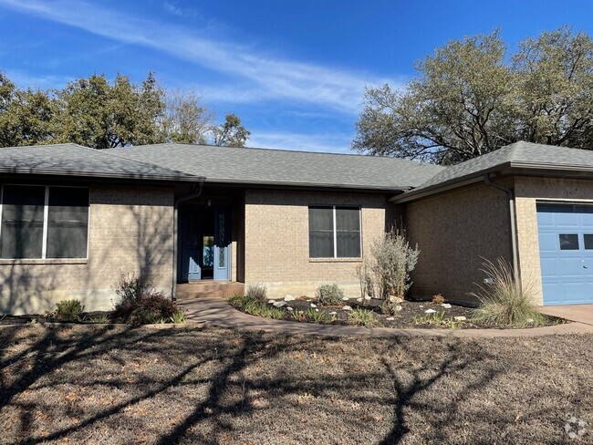 Building Photo - This charming 3-bedroom, 2-bathroom home i...