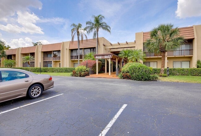 Building Photo - 4657 Fountains Dr S Unit 107