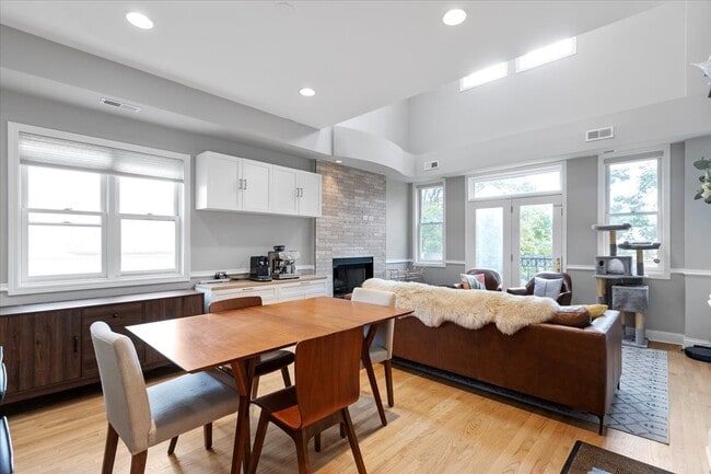 Photo - 2623 N Dayton St Unit 3S