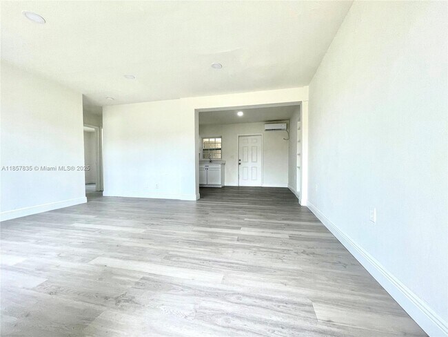 Photo - 1004 SW 24th Ave Unit 1-West