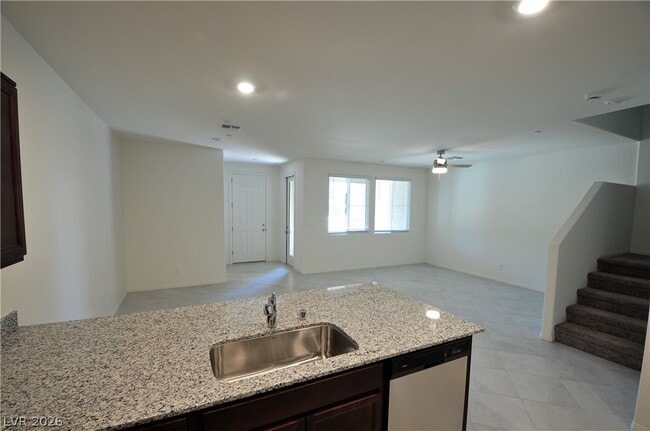 Photo - 2618 Estremoz St