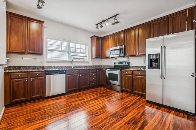 Photo - Riverside  Condo-RARE-Ready Now