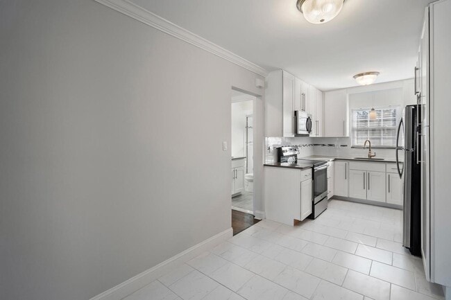 Photo - Madison Mall Apartments