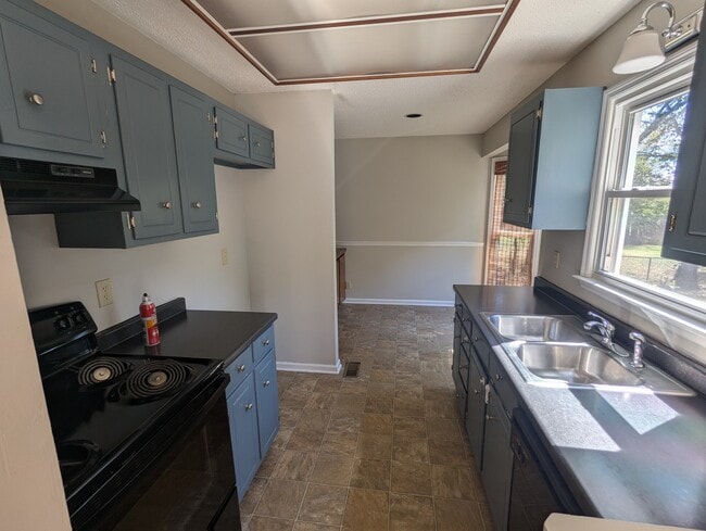 Galley Kitchen - 1528 Stone Hill Rd