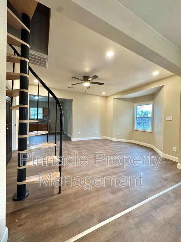 Photo - 1320 Orient St