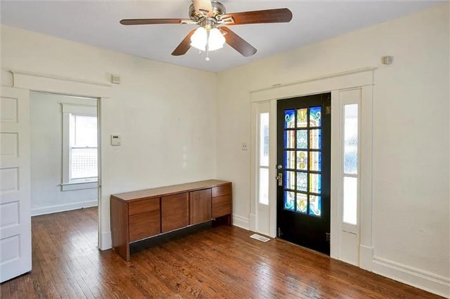 Photo - 4460 Francis St