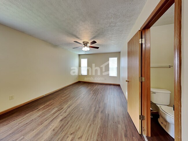 Photo - 5339 Knight Street