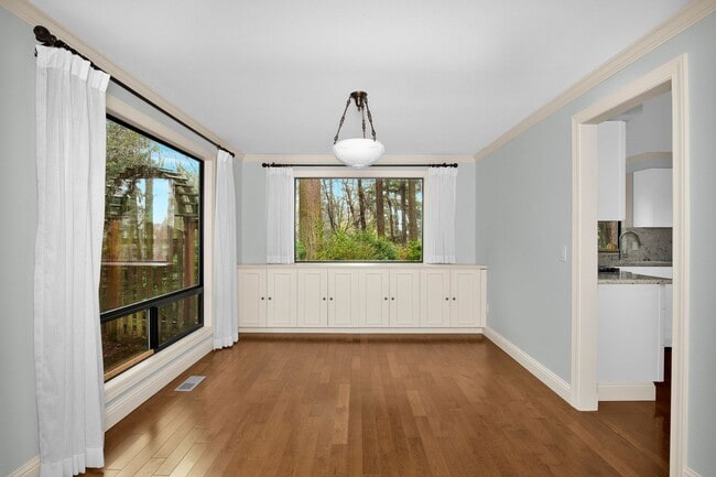 Photo - Luxury 3-bedroom Kirkland Bungalow