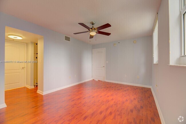 Building Photo - 1200 Brickell Bay Dr Unit 2024 Rental